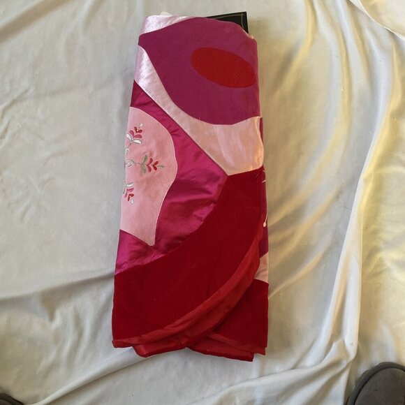 Pink & Red Christmas Tree Skirt With Embroidered Floral & Starburst Design 48" S - Picture 5 of 6